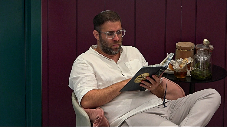 "אם לא הייתה לך חברה הייתי בטוח שאתה דלוק על רומי": ההערה של אורן על עומר