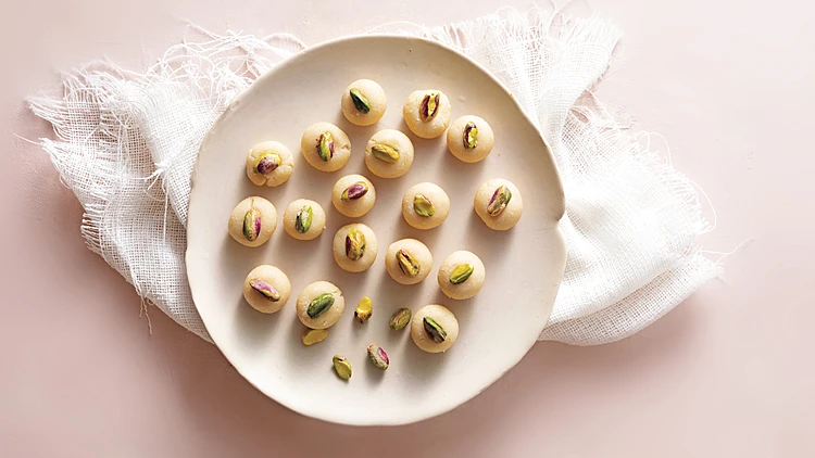 מלך המתוקים בגרסה ביתית קלה: מרציפן ורדים של שי לי ליפא