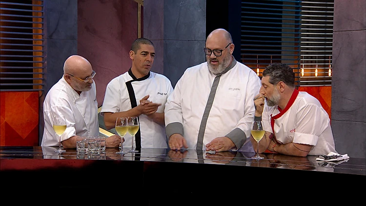 זה ייגמר בדמעות: השופטים טועמים את מנות הבצל ומתקשים להחליט