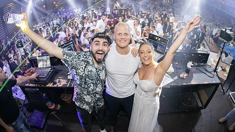 דני אמורה משמח חתן וכלה