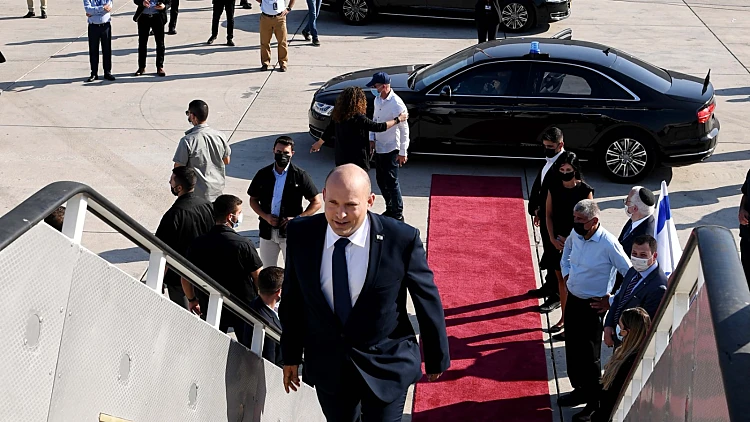 בנט לפני המראתו: נדון בתוכנית בלימה להתפתחות הגרעין האיראני