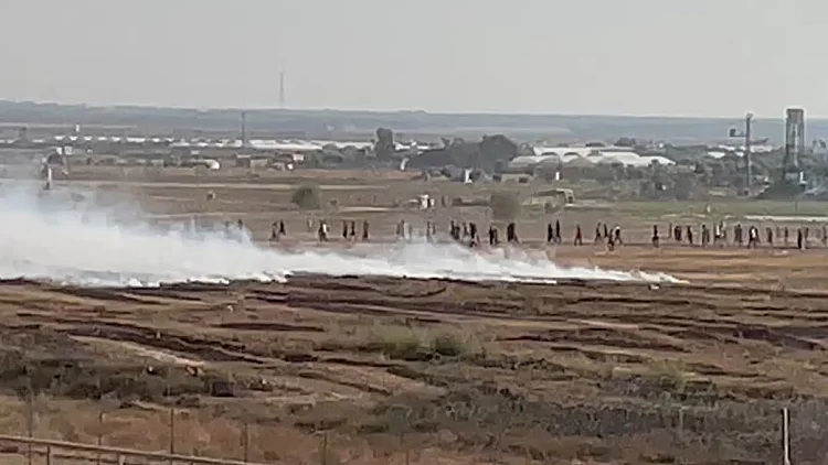 המתיחות בדרום: פלסטינים התקרבו לגדר - צה"ל הגיב ברימוני עשן