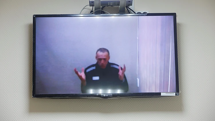 אלכסיי נבלני מתראיין מתאו בכלא