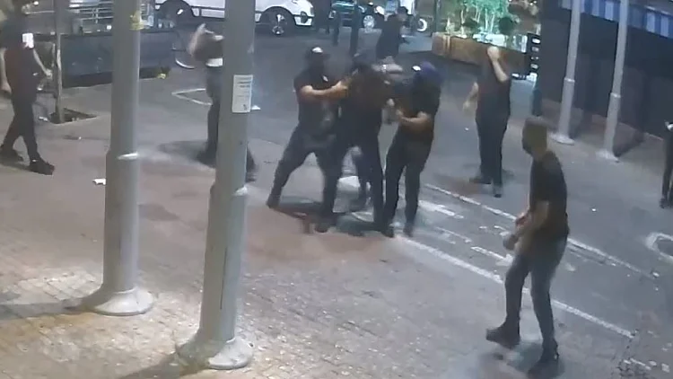 דרום תל אביב: יוצא מהרכב, שולף אקדח, יורה ונמלט • תיעוד