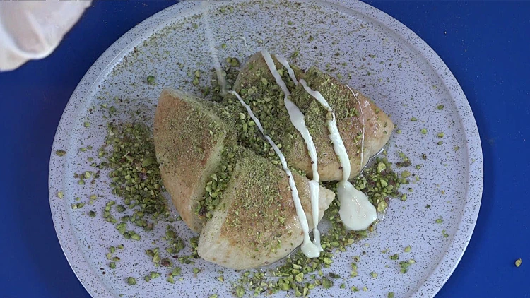 קינוח בפיתה: פיתה עם בננה ושוקולד-אגוזים, ואפילו פיתה כנאפה