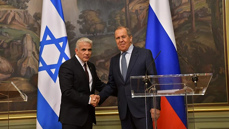 לפיד למקבילו הרוסי: "התקדמות הגרעין של איראן - בעיה עולמית"