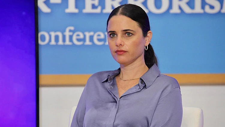 שקד: "בנט לא ייפגש עם אבו מאזן"