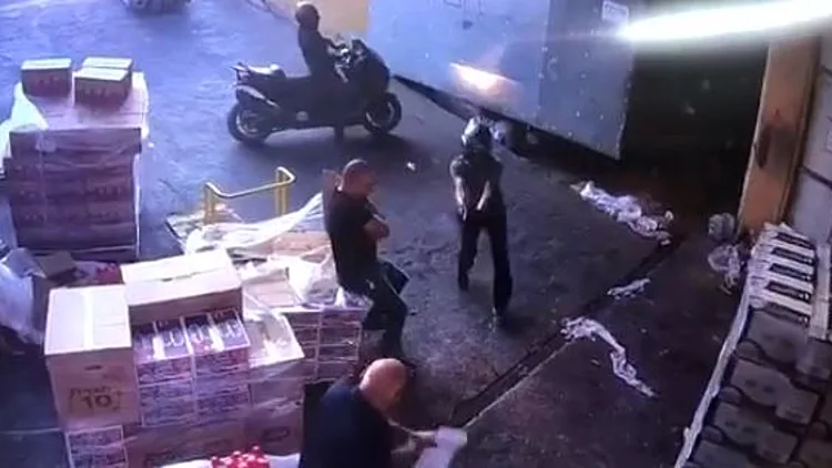 שפרעם: רעול פנים ירה באיש עסקים ופצע אותו קשה • תיעוד