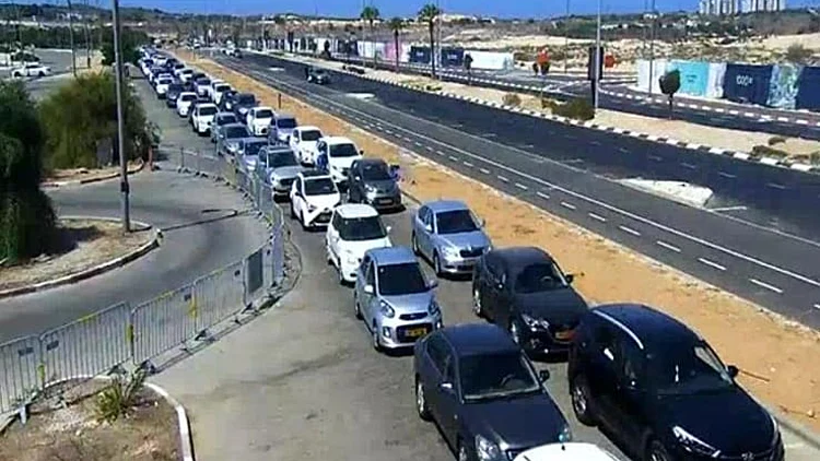 פקקים בכניסה למתחם בדיקות של פיקוד העורף
