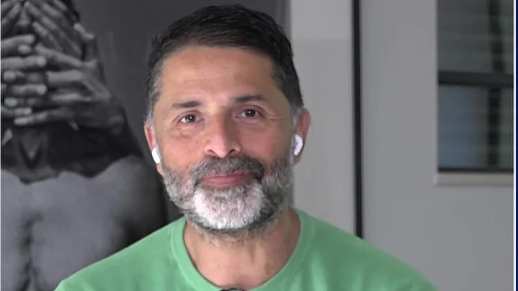 שרית חדד הדהימה את כולם ויצאה מהארון - ריאיון עם נדב אבוקסיס