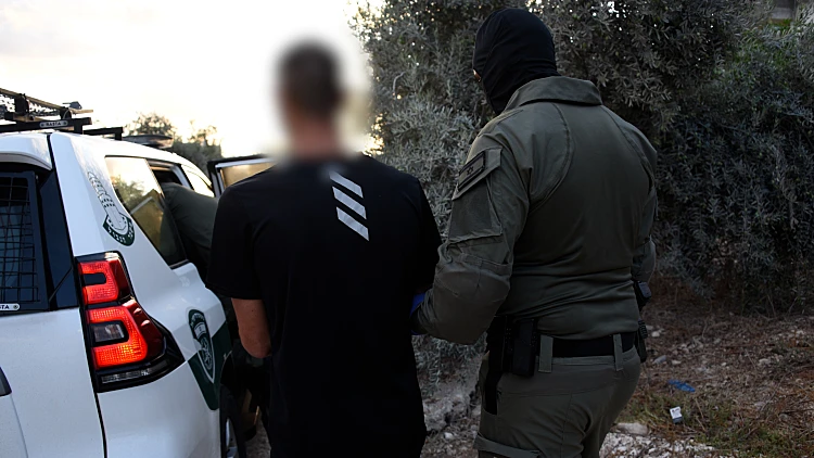 עסקאות נשק וחיסולים לאור יום: כך עלו שוב ארגוני הפשע בישראל