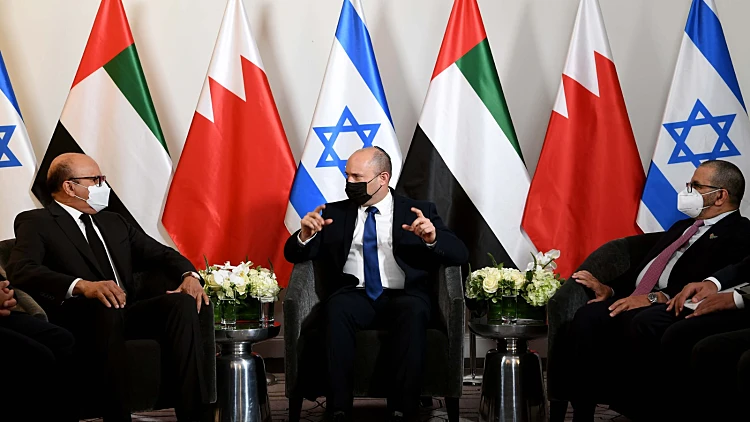 בנט נפגש עם שרים מבחריין והאמירויות: "שואפים להדק את היחסים"