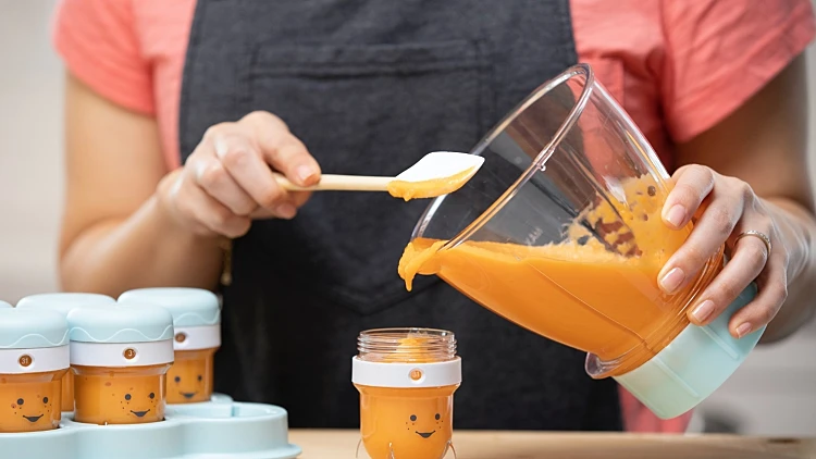 הכנת אוכל לתינוקות בבלנדר של Nutribullet