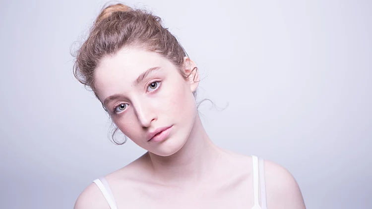 מיה עברין: ״אני אוהבת לשים את עצמי בסיטואציות לא נוחות ולא אסתטיות כשאני משחקת״