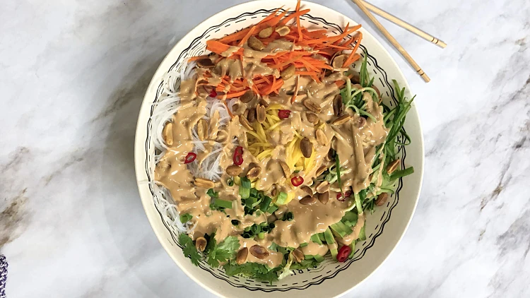 כמו במסעדות האסייתיות: הרוטב שמשדרג כל סלט ומוקפץ