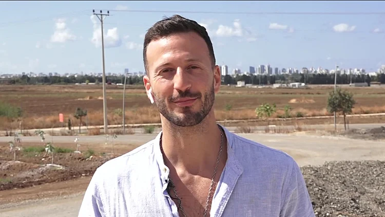 השוורצנגר של הישרדות: מייקל לואיס בריאיון