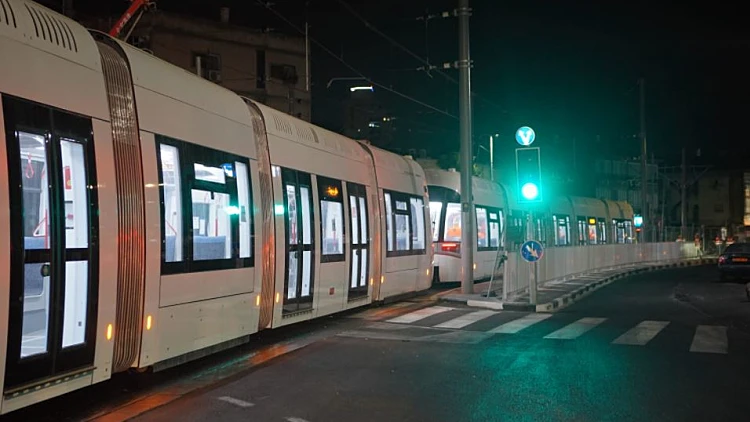 כשנה לפתיחת הקו האדום: נסיעת מבחן מוצלחת לרכבת הקלה בגוש דן