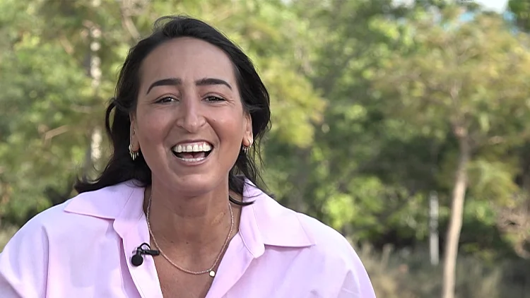השייטת ורד בוסקילה מביאה את הרוח האולימפית לאי של הישרדות
