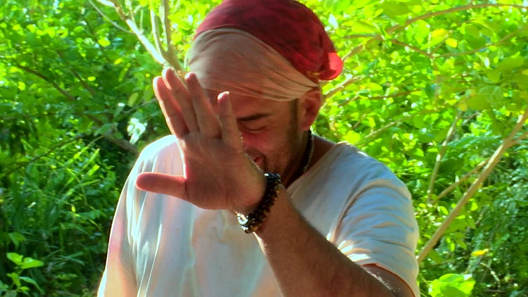 קובי מחקה את לייה - ומפיל מצחוק את כל חברי השבט