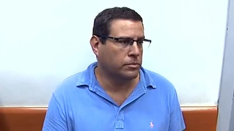 אחרי שהורשע בהונאה וסחיטה של לקוחותיו: עו"ד עמיקם הדר מדבר