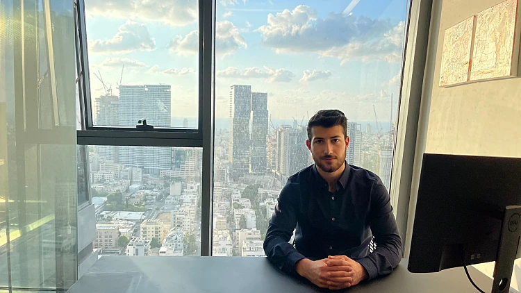 "כשהבנק מפנה את גבו לאזרח, אנחנו נותנים לאזרח גב" | רשת 13