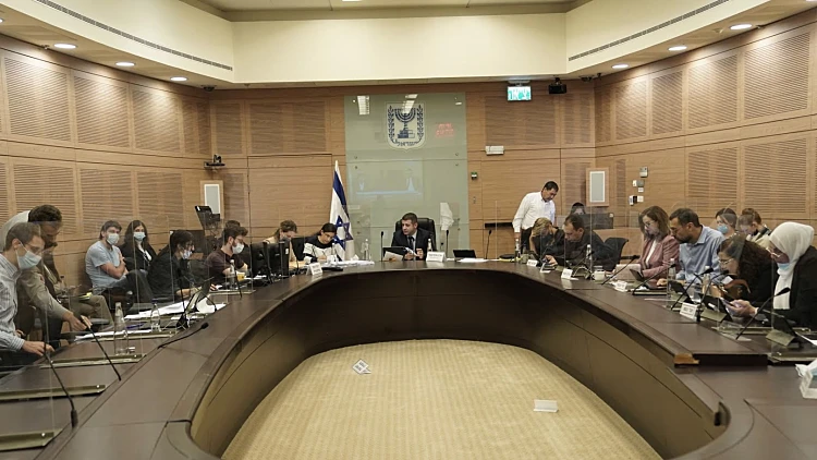 סופית: אושר החוק להגדלת מענק העבודה ונקודות הזיכוי ממס להורים