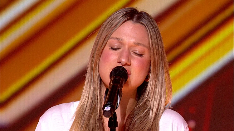 האודישן של ספיר סבן - Hopelessly devoted to you