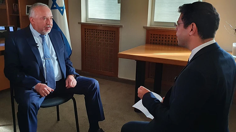 ליברמן מתחייב: תהיה רוטציה, הממשלה תחזיק 4 שנים וחצי