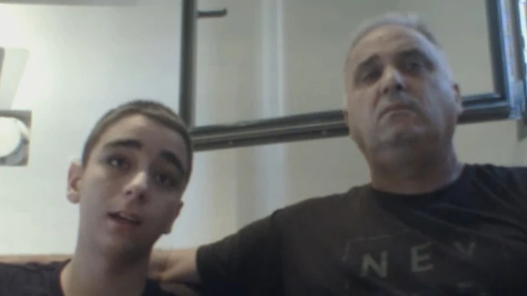 "כולם חיכו לי בשער ומחאו לי כפיים כשנכנסתי": מפגן התמיכה המרגש בעמית לאחר שעבר התעללות בבית הספר