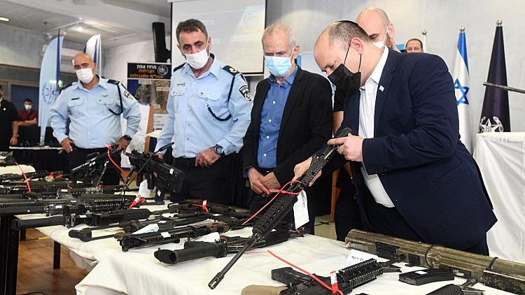 בנט לאחר תפיסת האמל"ח במגזר הערבי: "בנו כאן מצבור נשק מהגדולים במזרח התיכון"