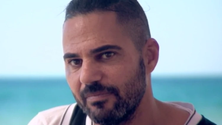 "לפני שהיה שחקן - היה אבא": קשיי הבירוקרטיה של משפחת אסולין