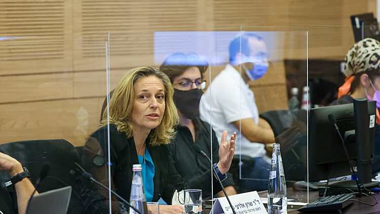 "עובדת בפייזר": מתקפה על אלרעי פרייס בדיון ועדת הבריאות