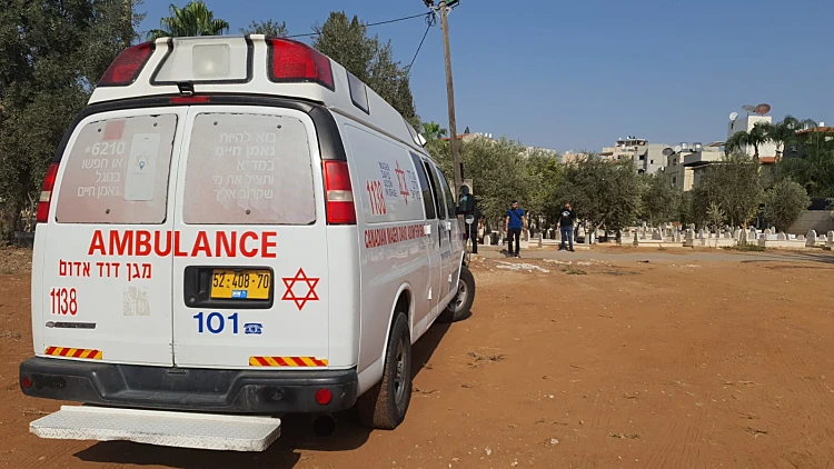 האלימות לא עוצרת: 3 פצועים קשה בקטטה ברהט | חדשות 13