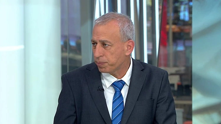 פרופ' אש: "העלייה בתחלואה מטרידה – אך לא נטיל כרגע הגבלות"