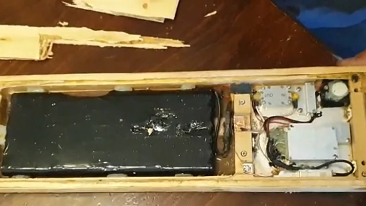 היה יעד שב"כ בעברו - וגילה מכשיר האזנה בסלון