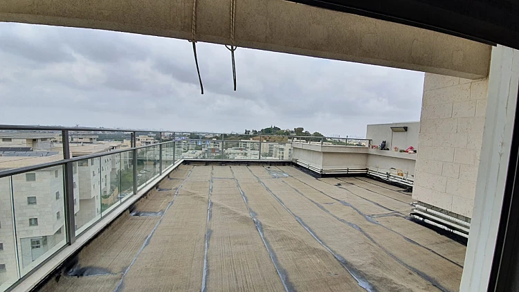 איטום מרפסת ע"י ג.ד איטום גגות