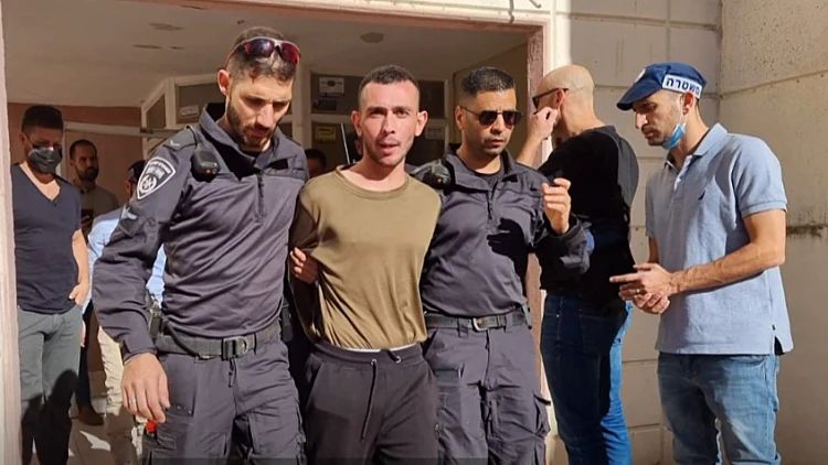 תושב קריית גת נעצר לאחר שתקף קשישים ללא סיבה | תיעוד