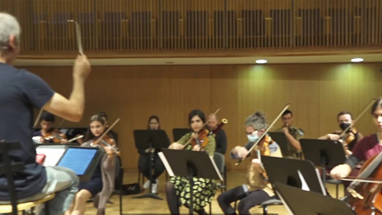 גדלנו עליהם: הספר "מאה שירים ראשונים" במופע גרסאות מחודשות