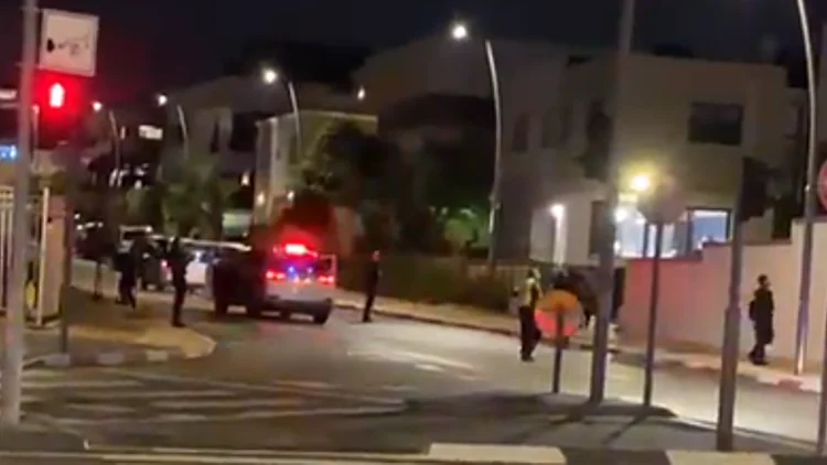 נעצר בעליה של רשת מסעדות בחשד שאיים וירה על בית שותפו