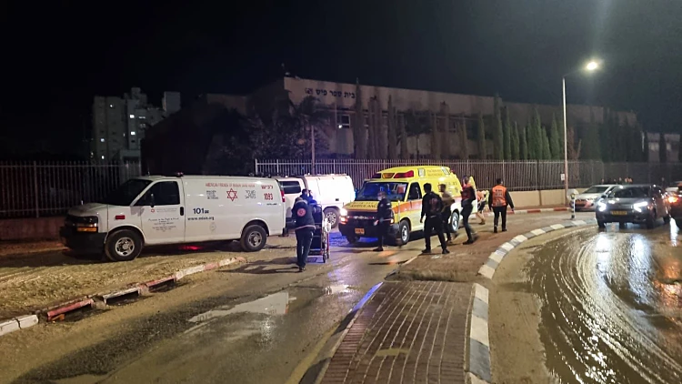 אשקלון: שלושה בני משפחה נפצעו קשה ובינוני מדקירות, הרקע פלילי