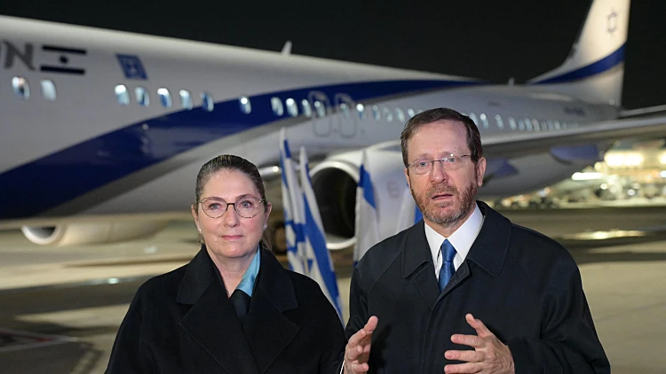 הרצוג ישתתף בהלוויית המלכה ביום שני, ארונה יגיע ללונדון הערב