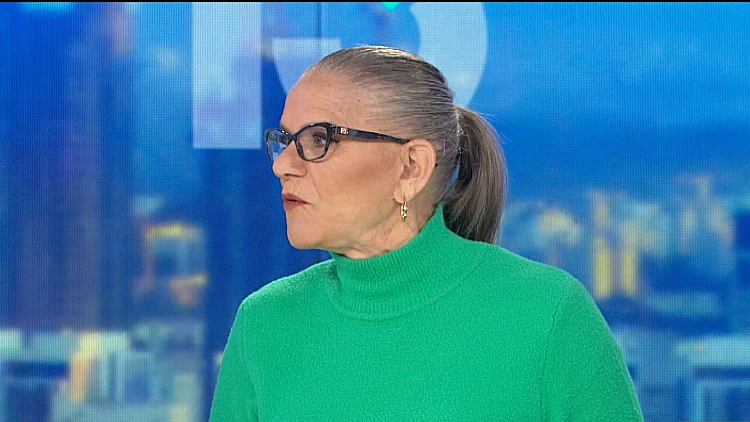 מיכל דליות מייעצת: איך עוזרים לילדים להתמודד עם הורה שנמצא שעות רבות בעבודה?