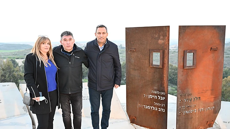 כ-7 שנים לאחר "צוק איתן": נחנכה "אנדרטת הארבעה" לזכר נופלי הקרב בניר-עם | רשת 13