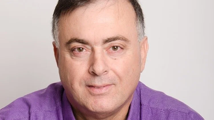 מה גרם ליעקבי טום בן בסט הידוע, בשם הספרותי יעקבי נשר סולן, לעבור מתחומי הפיזיקה והמתמטיקה לנומרולוגיה, ואיזו תוכנה חדשנית פיתח לחיזוי העתיד? | רשת 13