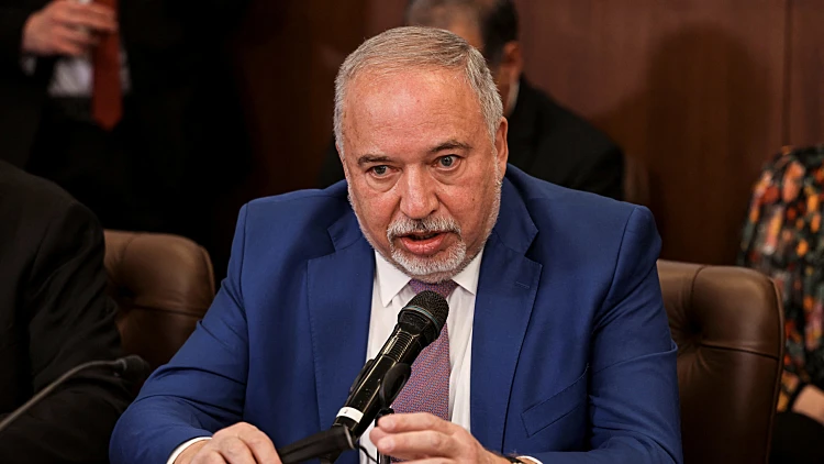 קיצוץ שעות לימוד בישיבה ותמריצים כלכליים ללימודי ליבה: תוכנית ליברמן למגזר החרדי