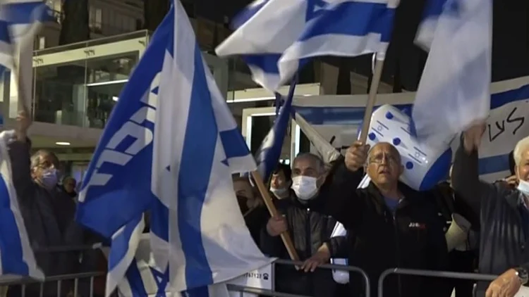 "דורשים ועדת חקירה": הפגנה בכיכר הבימה במחאה על פרשת הריגול המשטרתי