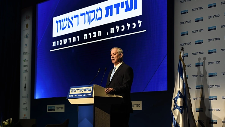 גנץ בביקורת על הממשלה: "צריך לתת גיבוי לשר העוסק במלאכה"