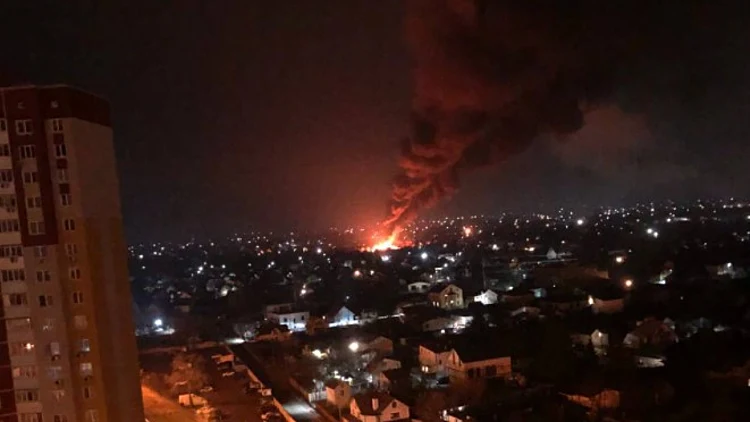 סיכום היום הראשון: כ-100 אלף אוקראינים נעקרו מבתיהם, אלפים ברחו מהמדינה