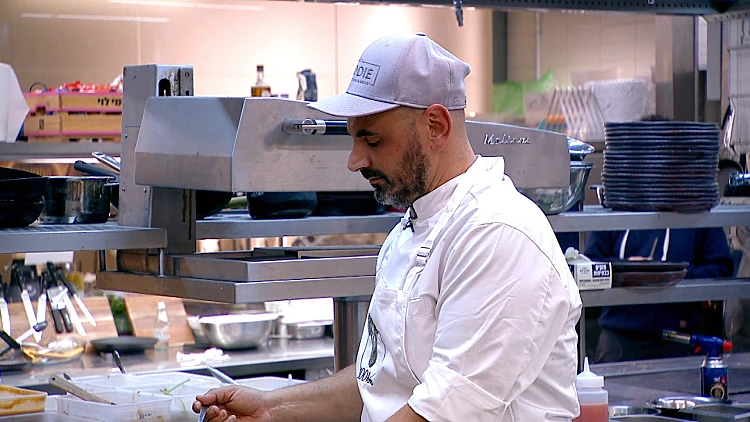 "אתה לא מי שהיית באודישן, אתה בהלם קרב": הסרוויס הראשון של בני קורס