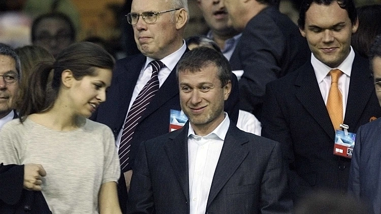 רומן אברמוביץ' מוכר את צ'לסי: "ההכנסות ייתרמו לקורבנות המלחמה"